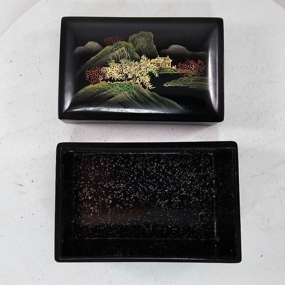 Lacquered Japanese Style Decorative Box With Landscape Design & Removable Lid - Picture 3 of 11